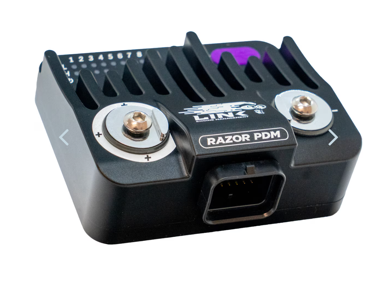 LINK Razor PDM 電源分配模組立體視角,CNC 密封鋁合金外殼與電源螺柱
