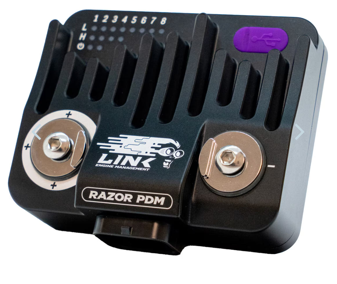LINK Razor PDM 電源分配模組立體視角,CNC 密封鋁合金外殼與電源螺柱
