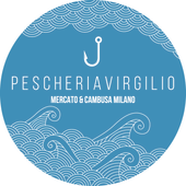 Blue circular Pescheria Virgilio logo with anchor icon and white waves, “Mercato a Cambusa Milano” text