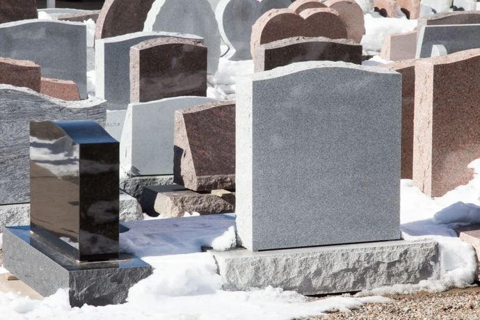 lapidi dell'agenzia funebre di Parma