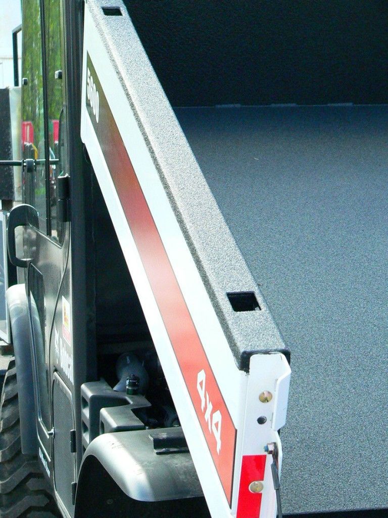 Rail de plateau de camion avec une palette de couleurs blanche, rouge et noire ; le logo 4x4 est visible.