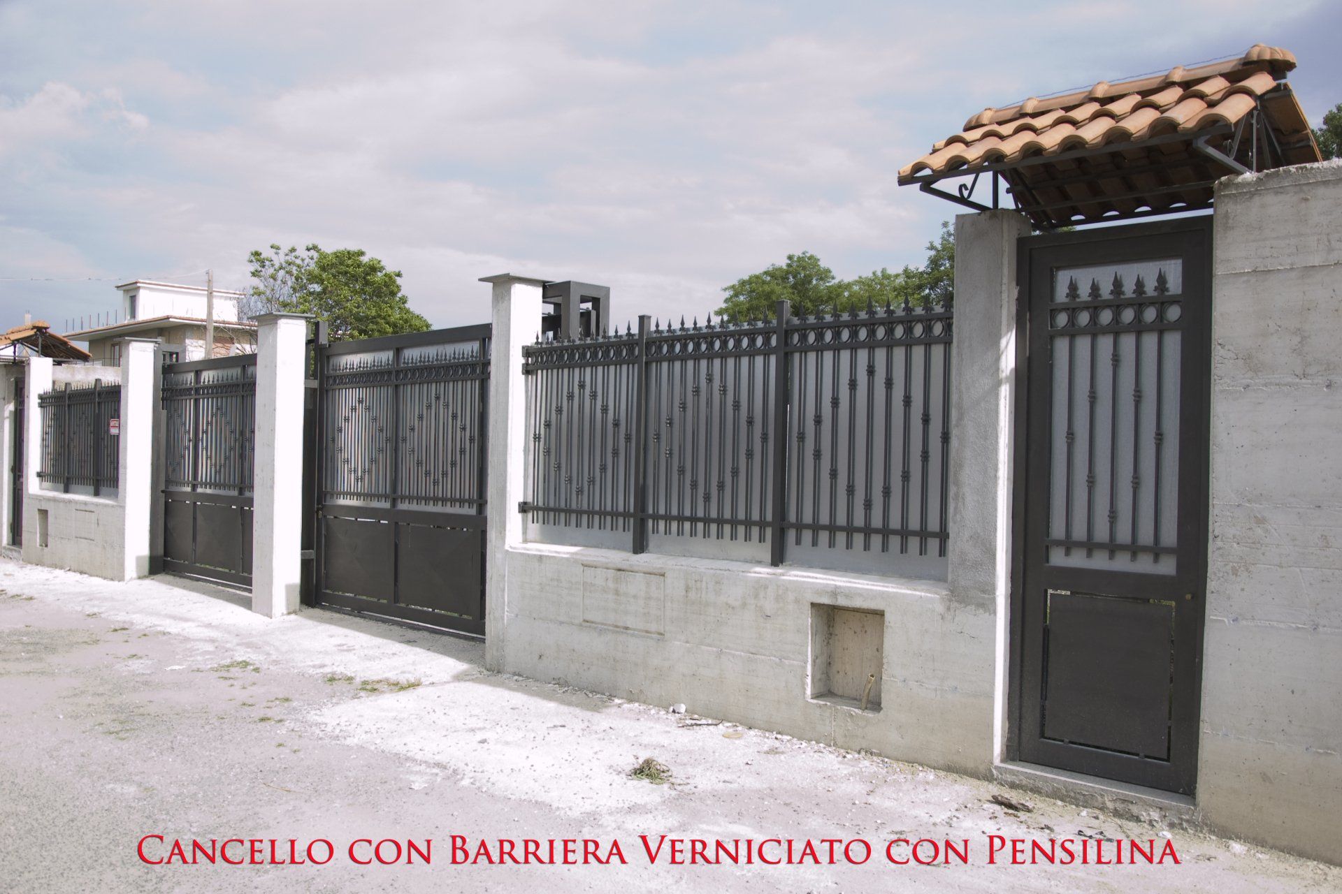 Cancelli con barriera e pensilina in ferro