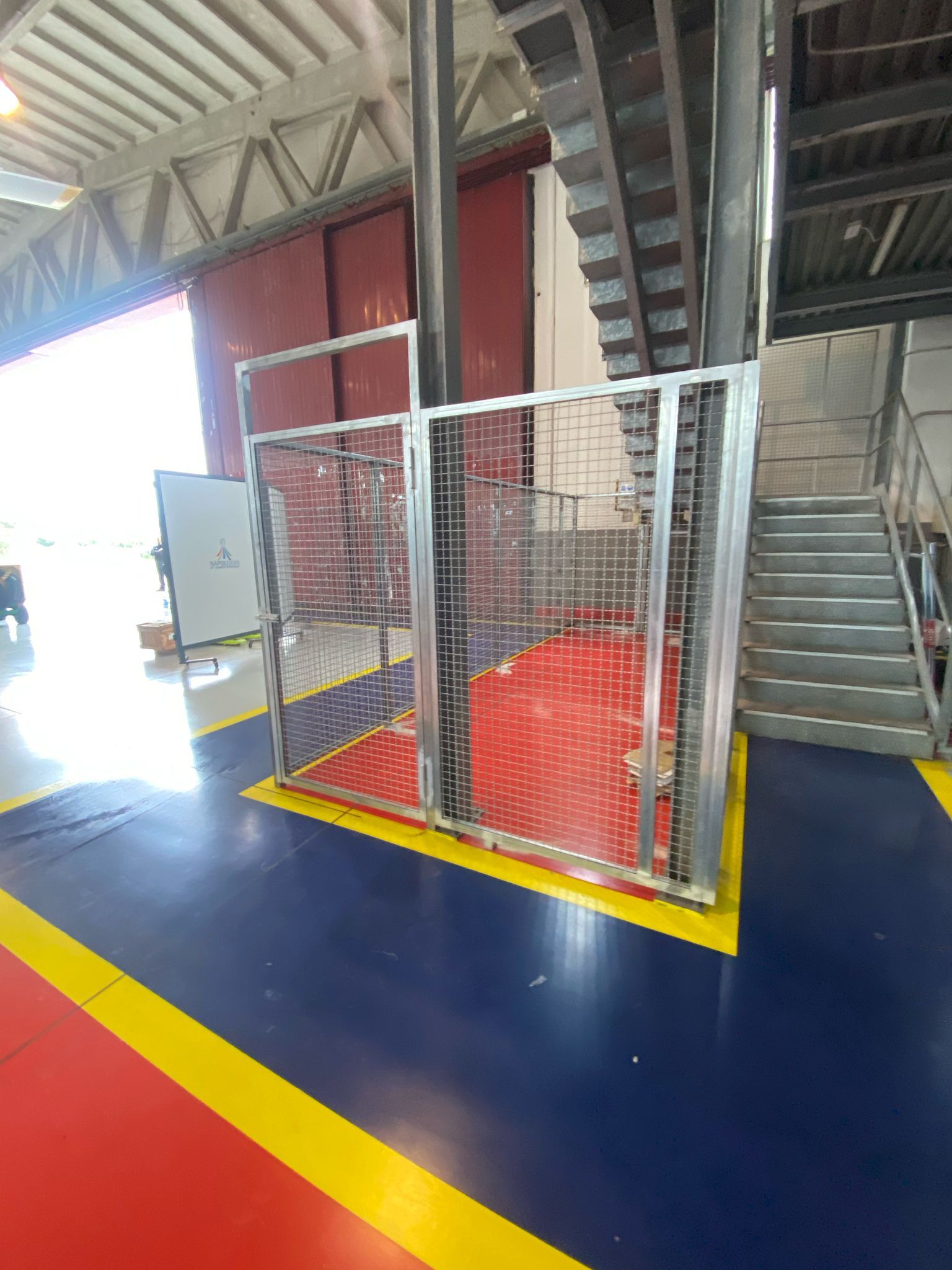 Grata e scala in ferro zincata per azienda