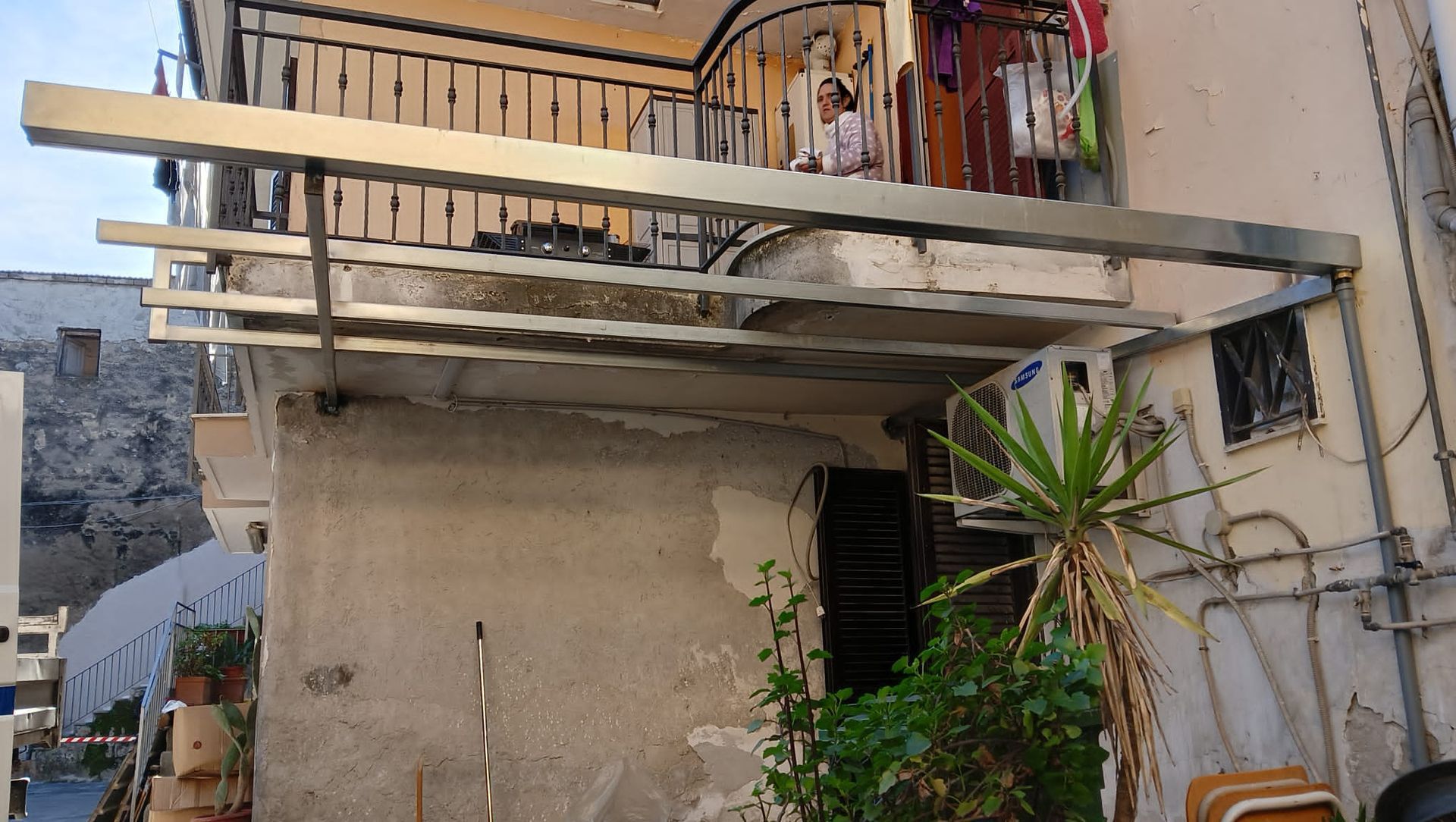 Pensilina copertura porta finestra
