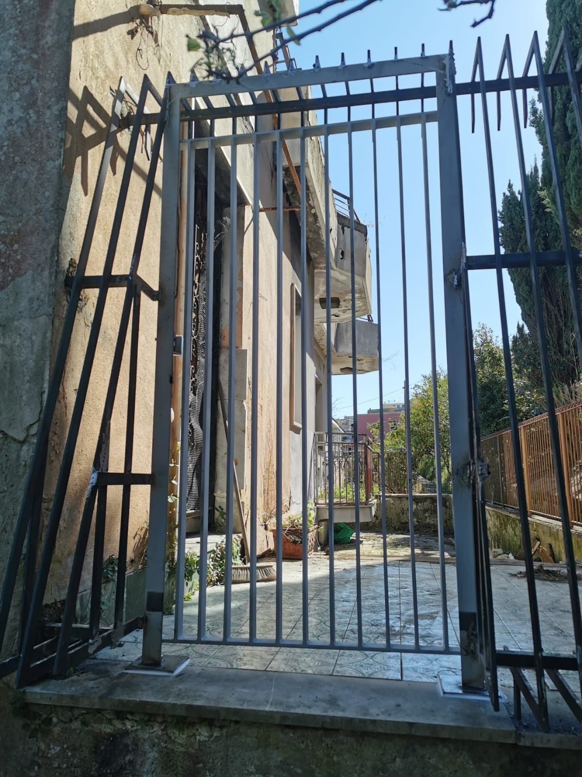 Restauro concello in ferro manuale