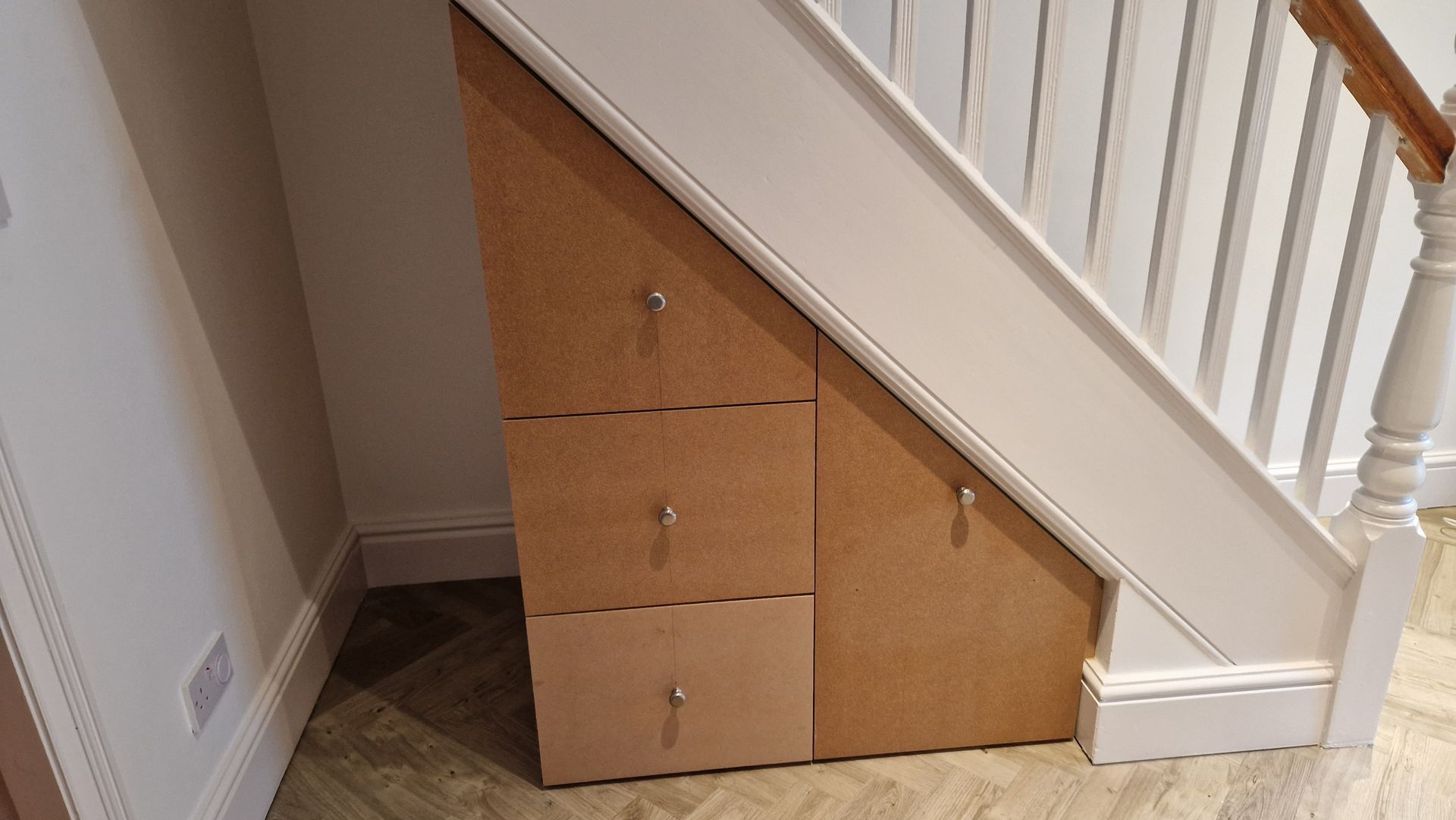 Four drawers, approximate 800mm deep.
Constructed mostly with Moisture Resistant Medium Density Fibreboard.
Client to paint.