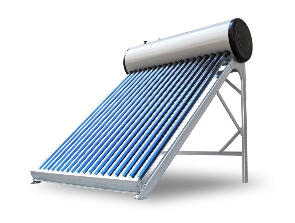 Calentador de agua solar, compuesto por un tanque plateado y tubos de vacío azules, dispuestos en ángulo sobre un marco de metal.