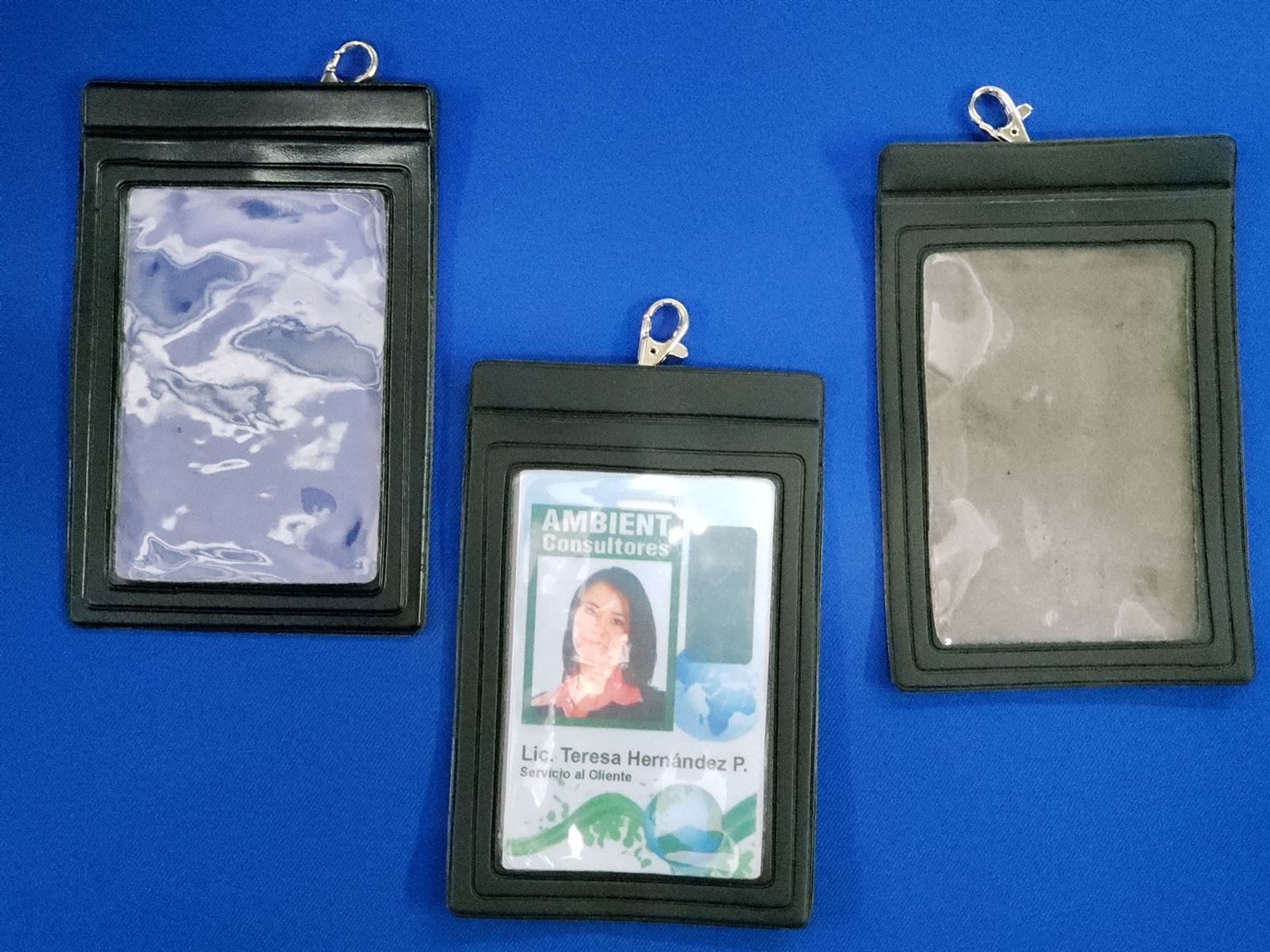 Porta gafete doble ventana
