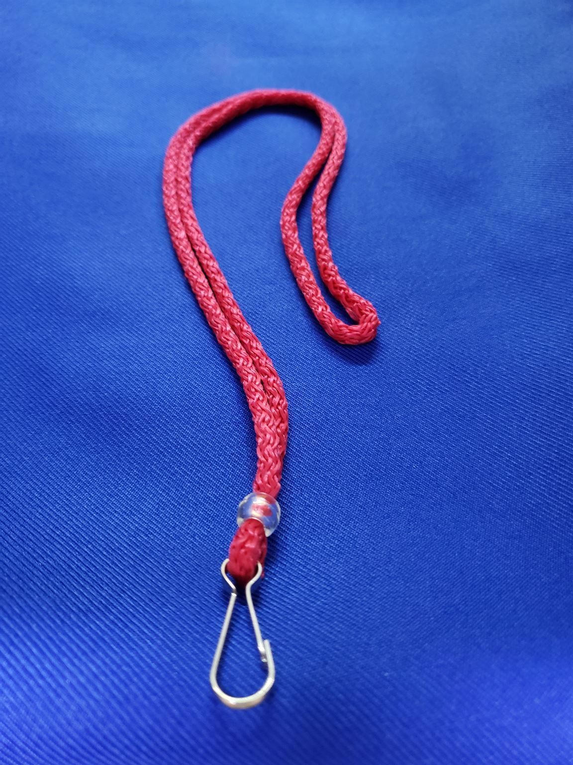 Cordón para gafete rojo