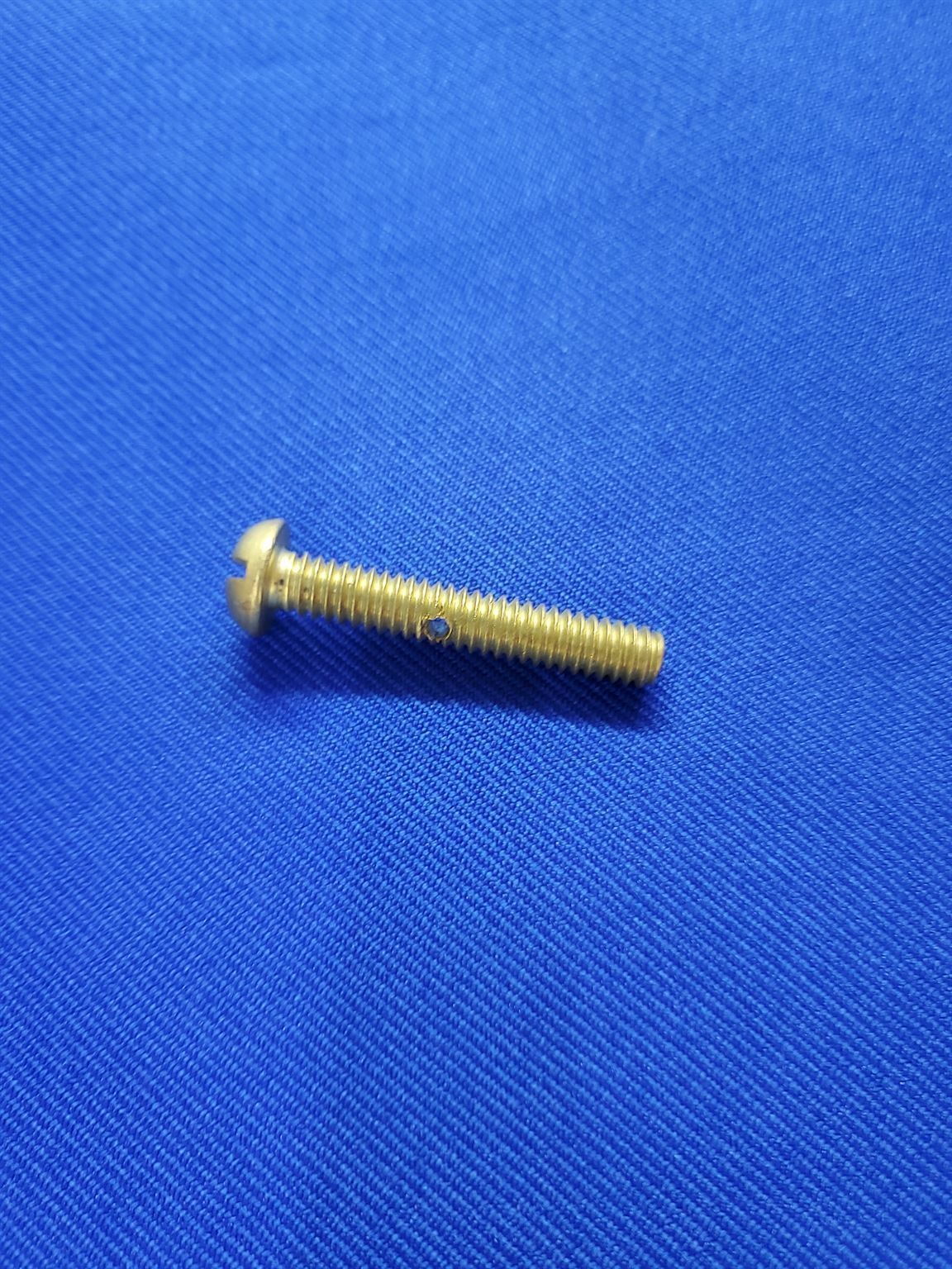 Tornillo perforado