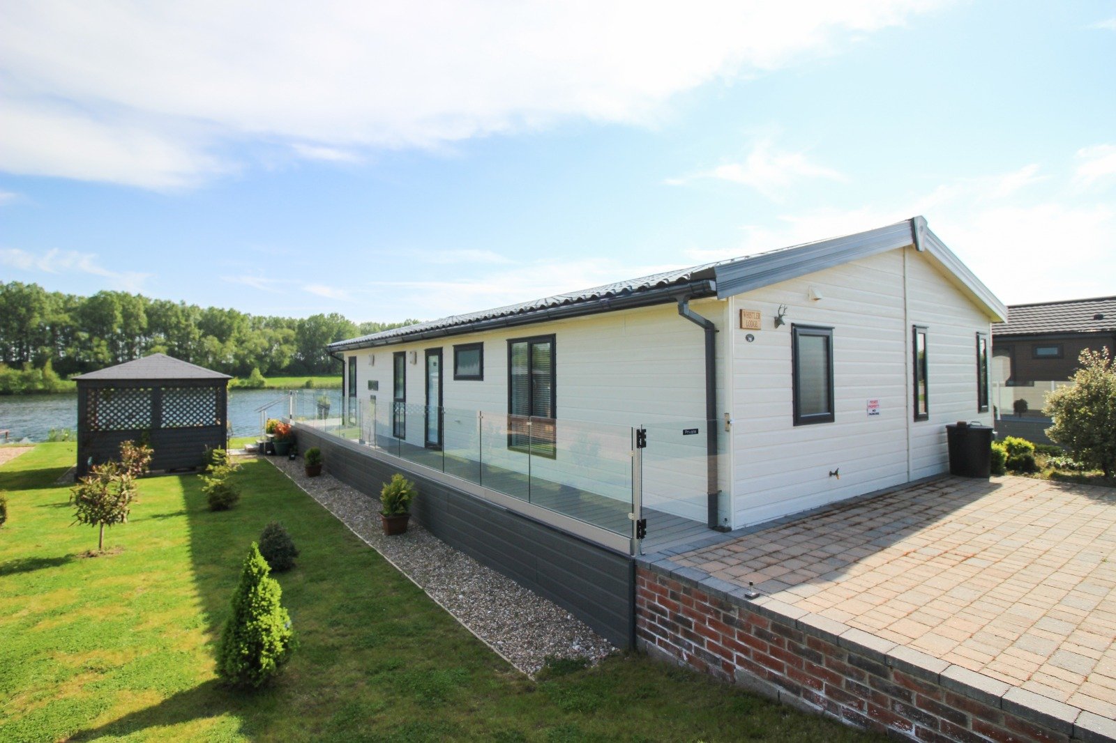 Luxurious lakeside lodges for sale Heron Lakes