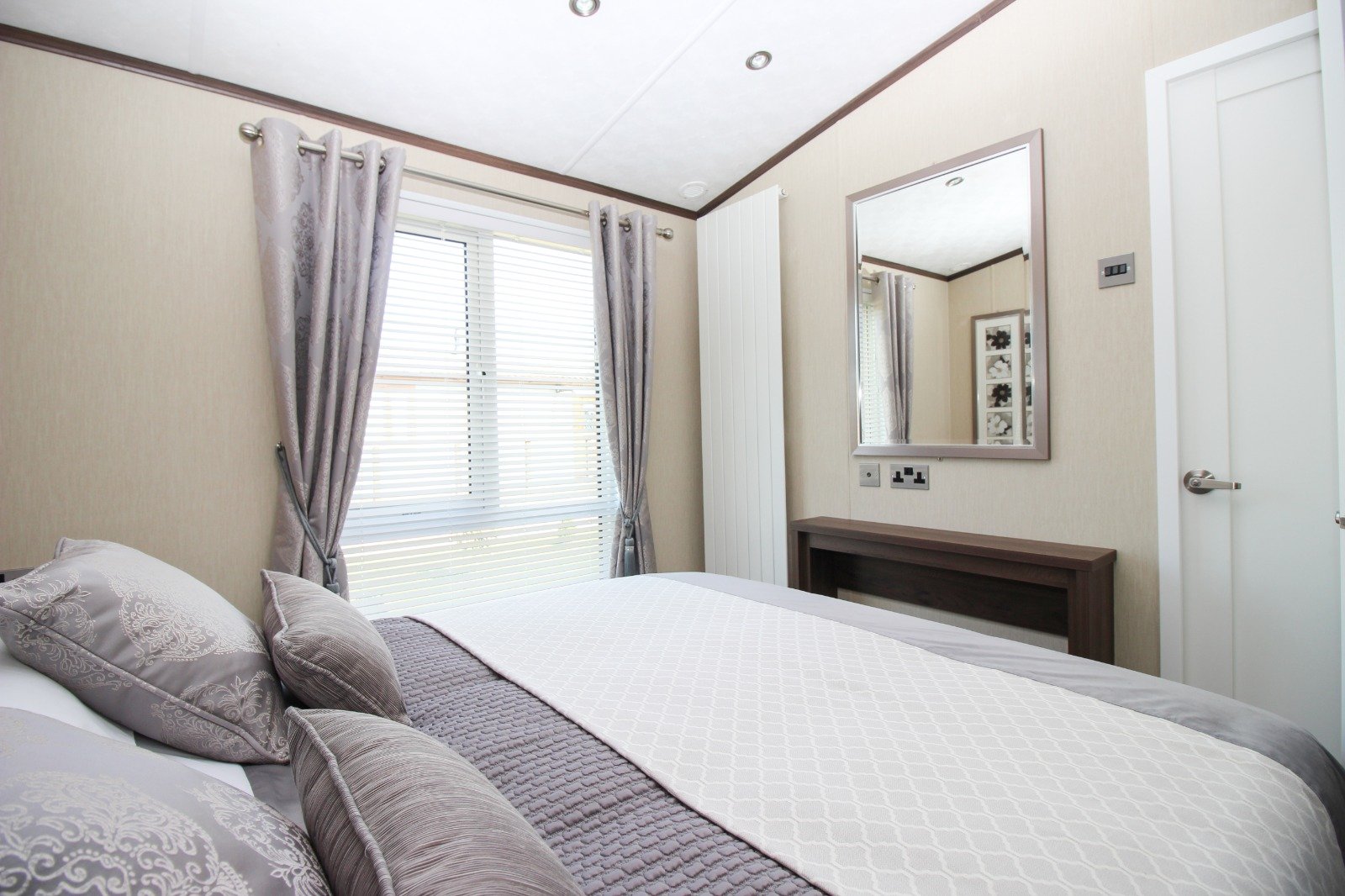 Luxurious lakeside lodges for sale Heron Lakes