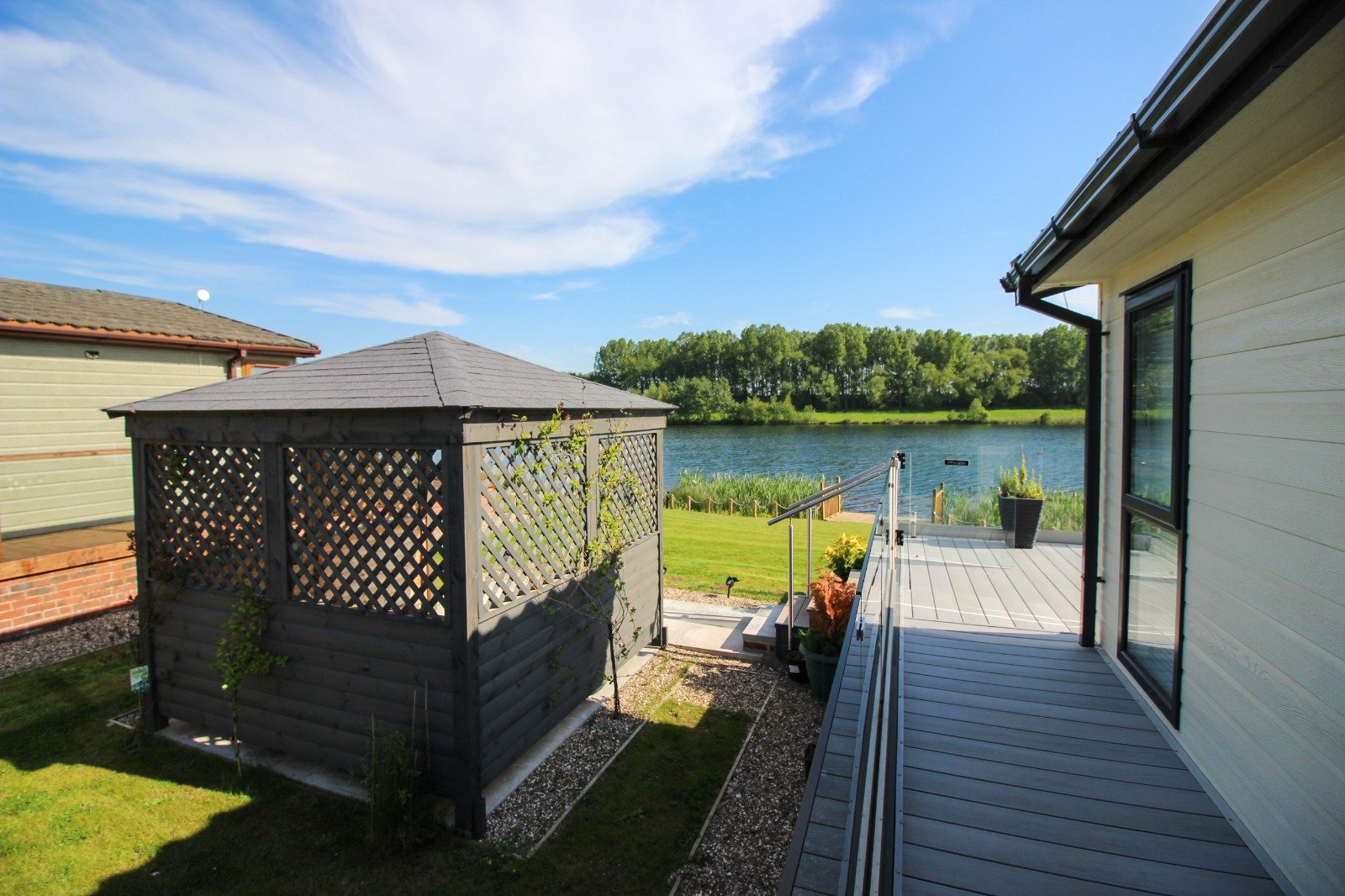 Luxurious lakeside lodges for sale Heron Lakes