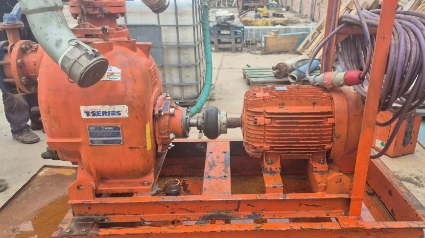 Bomba autocebante Gorman Rupp con su motor