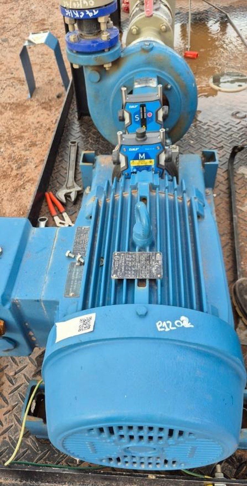 Bomba y motor antiexplosivo en yacimiento