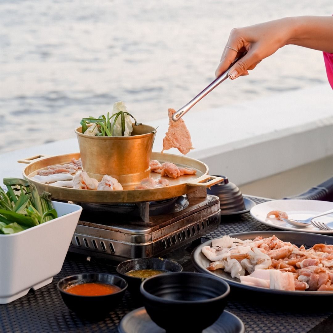 Bangkok river dining
