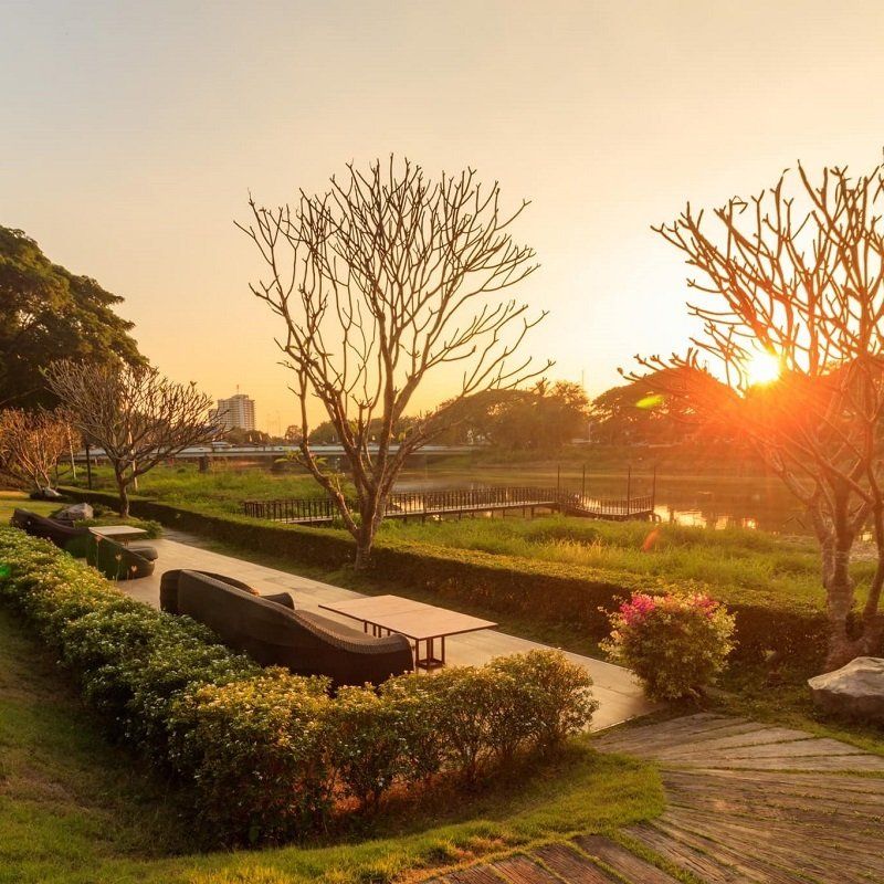 cross chiang mai riverside hotel