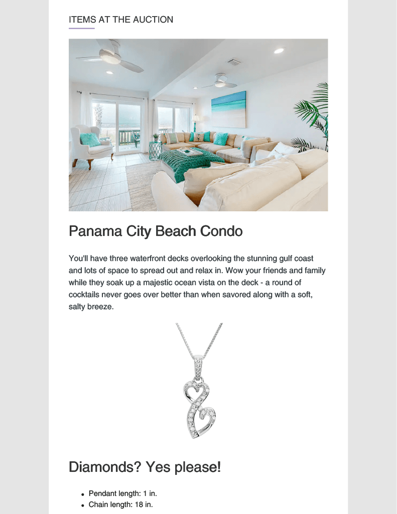 A living room with a couch and a necklace in it.