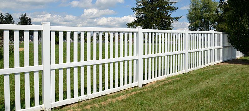 vinyl fencing in backyard
