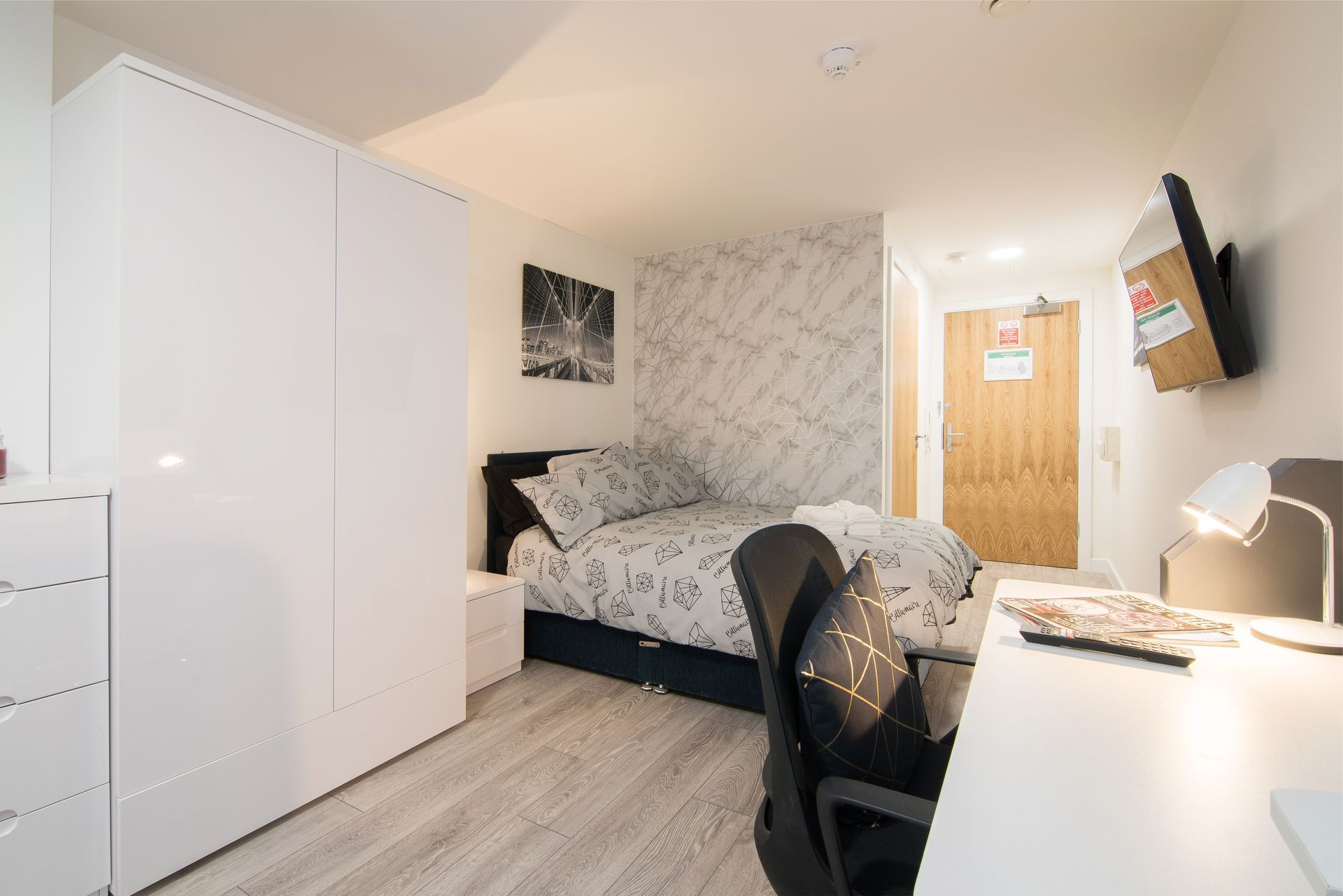 Stanley House Student Living  deluxe studio