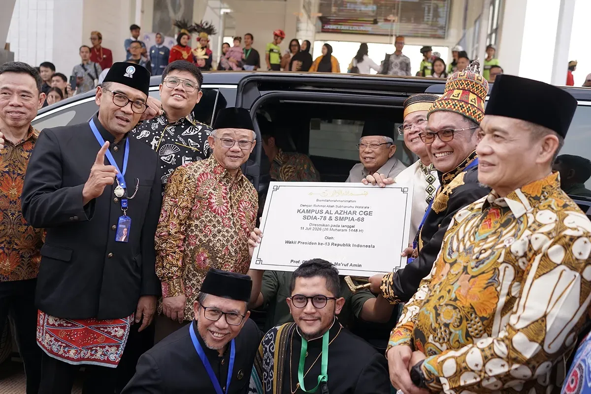 prasasti peresmian kampus al-azhar CGE oleh wakil presiden ke 13 ma'ruf amin