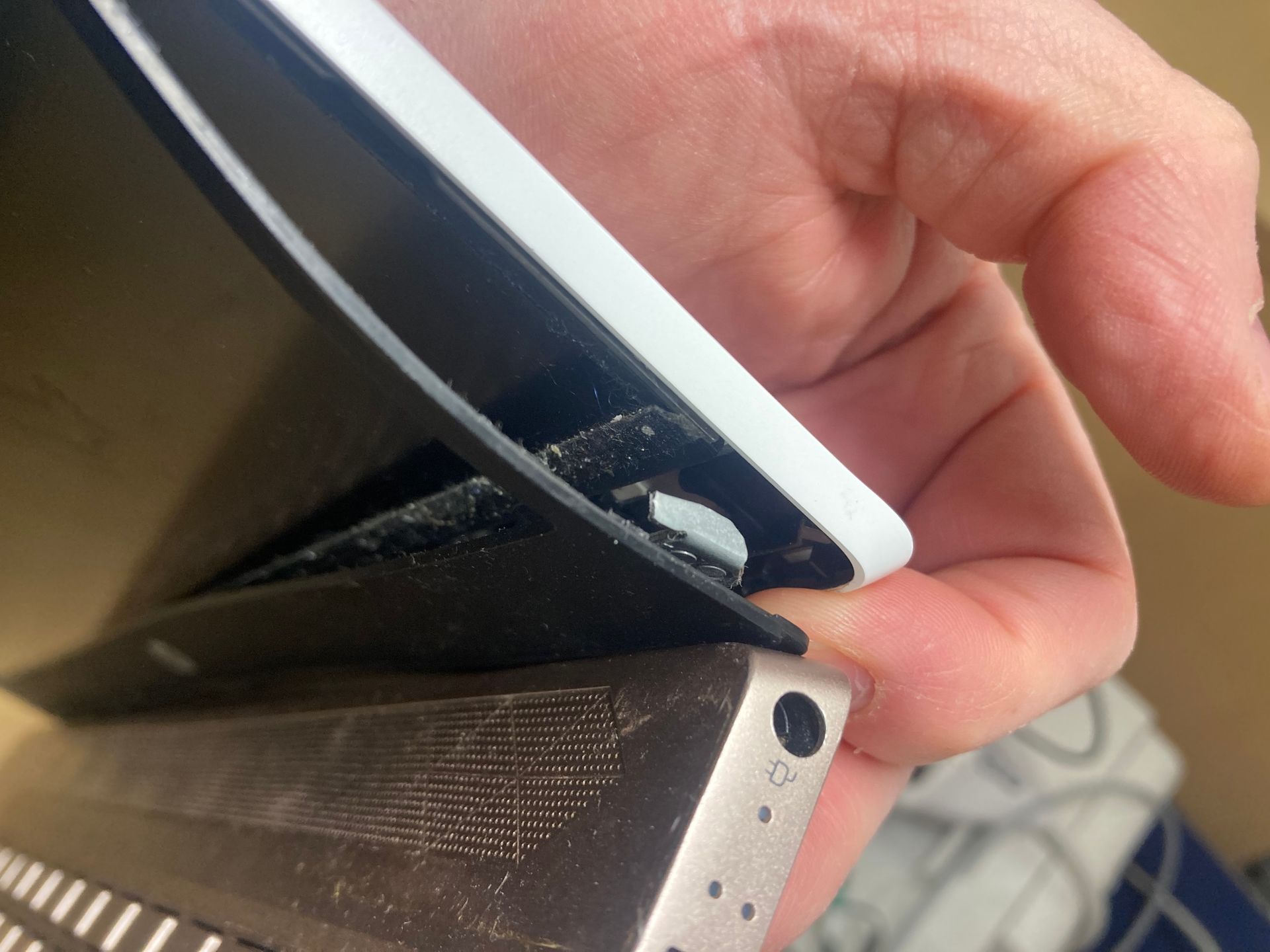 Hinge, Top cover and screen replacement
