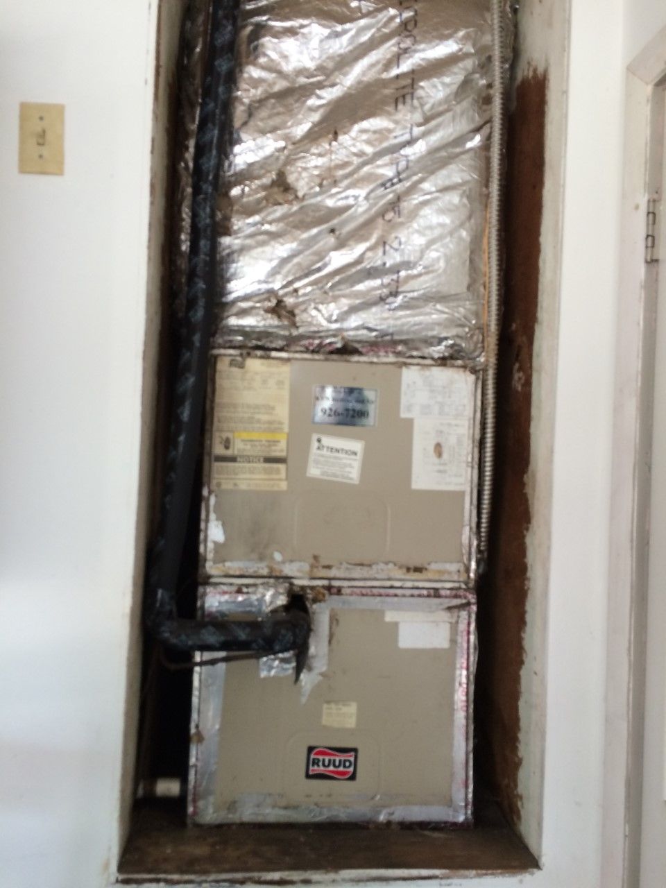 Furnace unit in a recessed wall