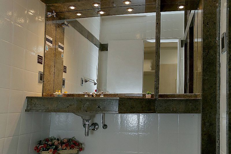A bathroom with a sink and a mirror.
