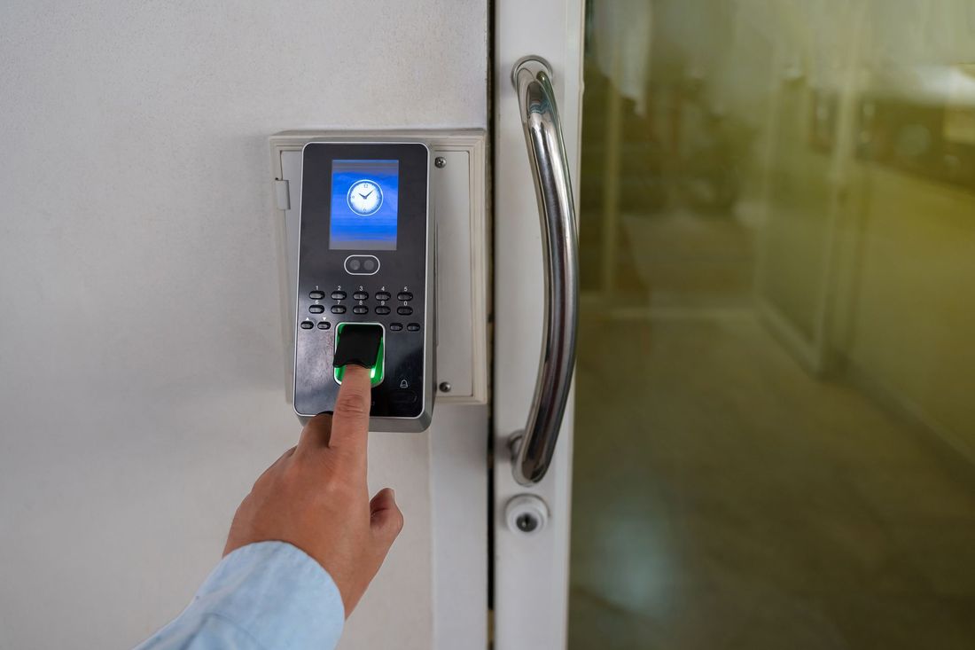 Sistema biometrico con impronta digitale