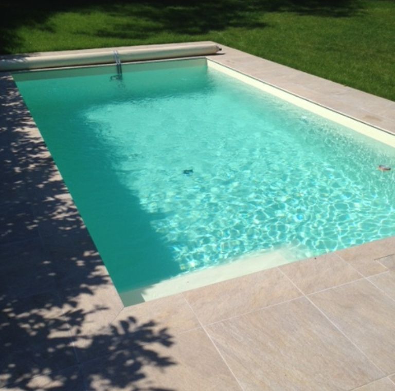 Pool Neubau türkis