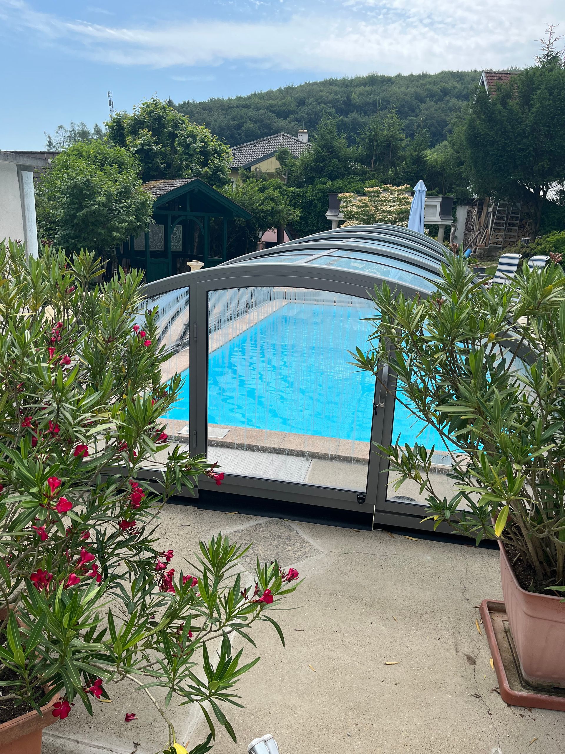 Pool mit Überdachung