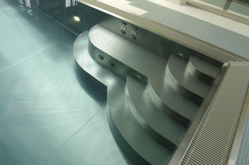 Pool mit Stiegen