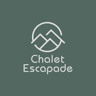 Chalet Escapade with mountains in a circle.