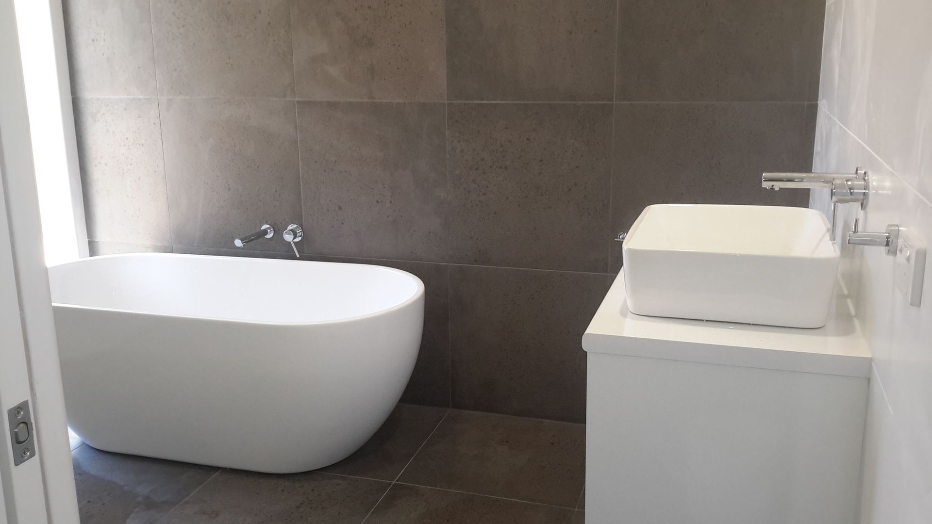 White Bathtub And Washbasin — Custom Cabinetry & Kitchen Renovations in Nambucca Heads, NSW