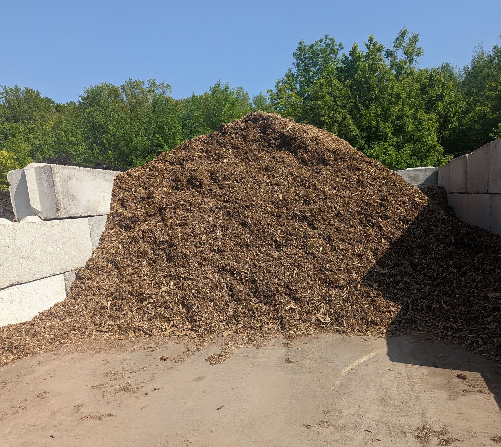 Natural Hardwood Shredded - Landscape Equipment and Supplies in Twin Cities, MN Natural Hardwood Shredded - Landscape Equipment and Supplies in Twin Cities, MN