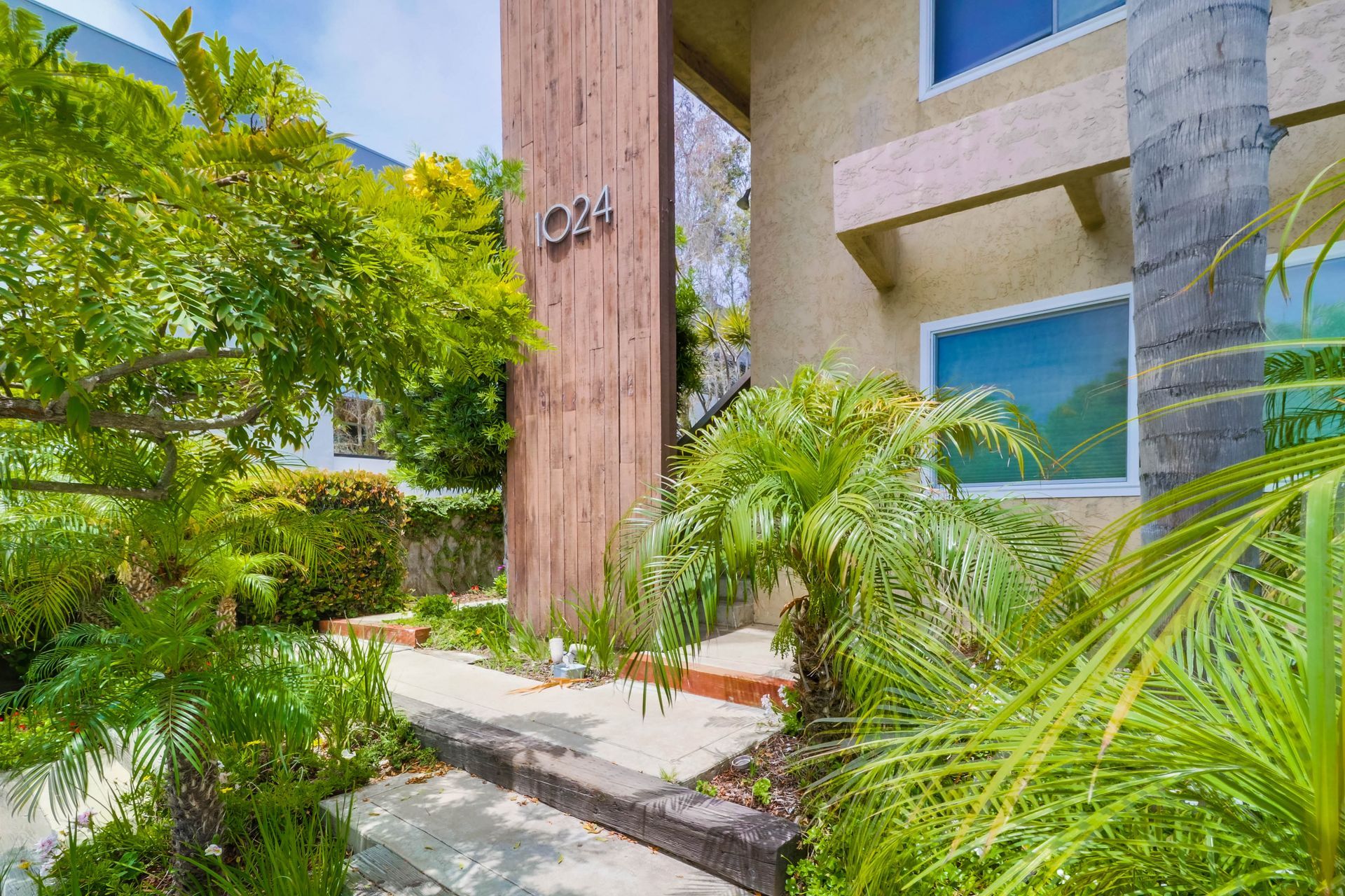 1024 Ivy