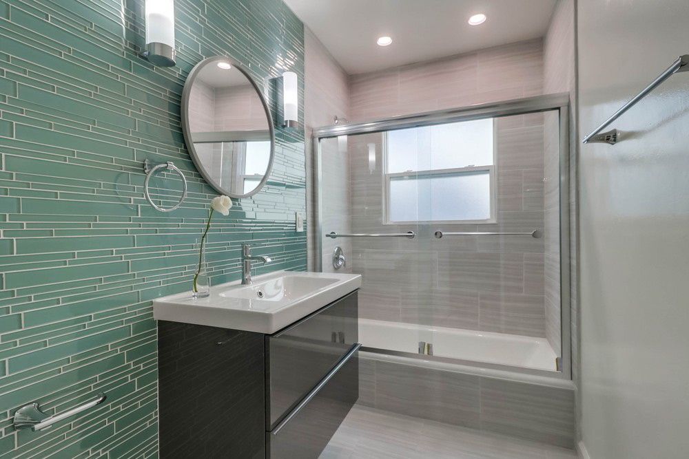 334 Kolmar Bath