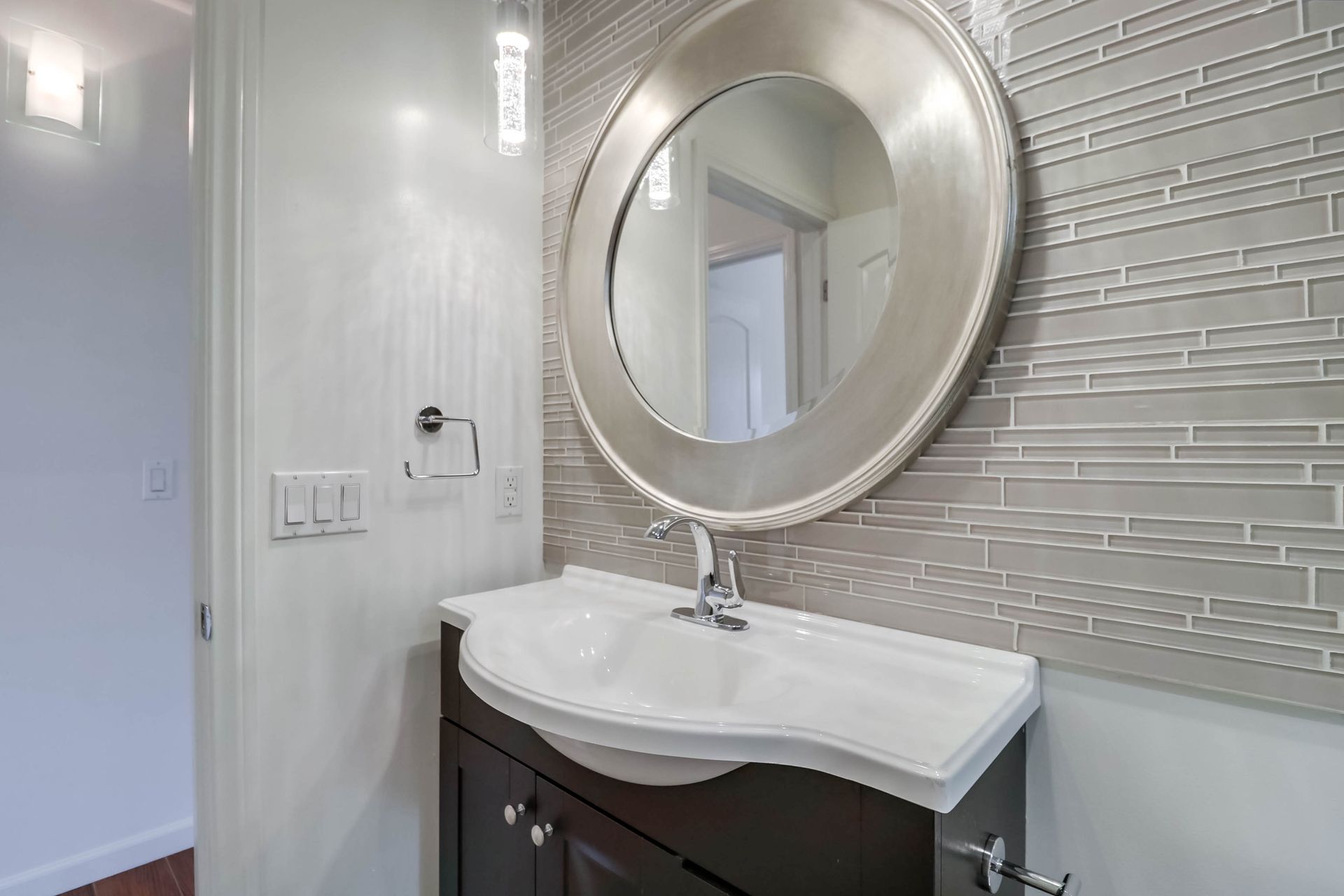 3737 ingraham bath