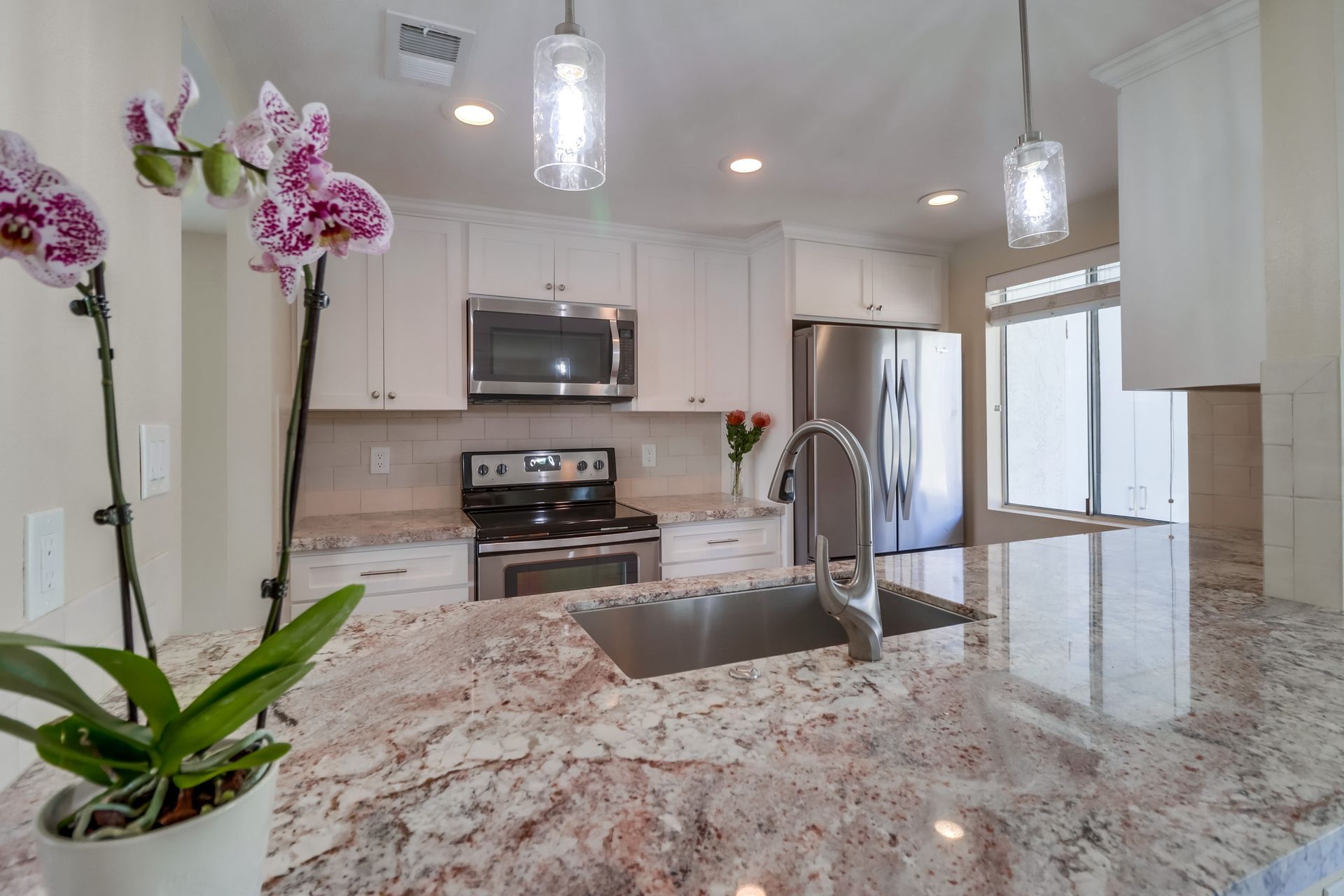 833 Kitchen
