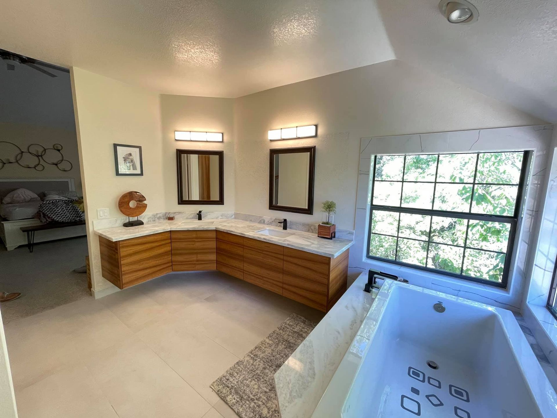 A bathroom with two sinks and a jacuzzi tub.