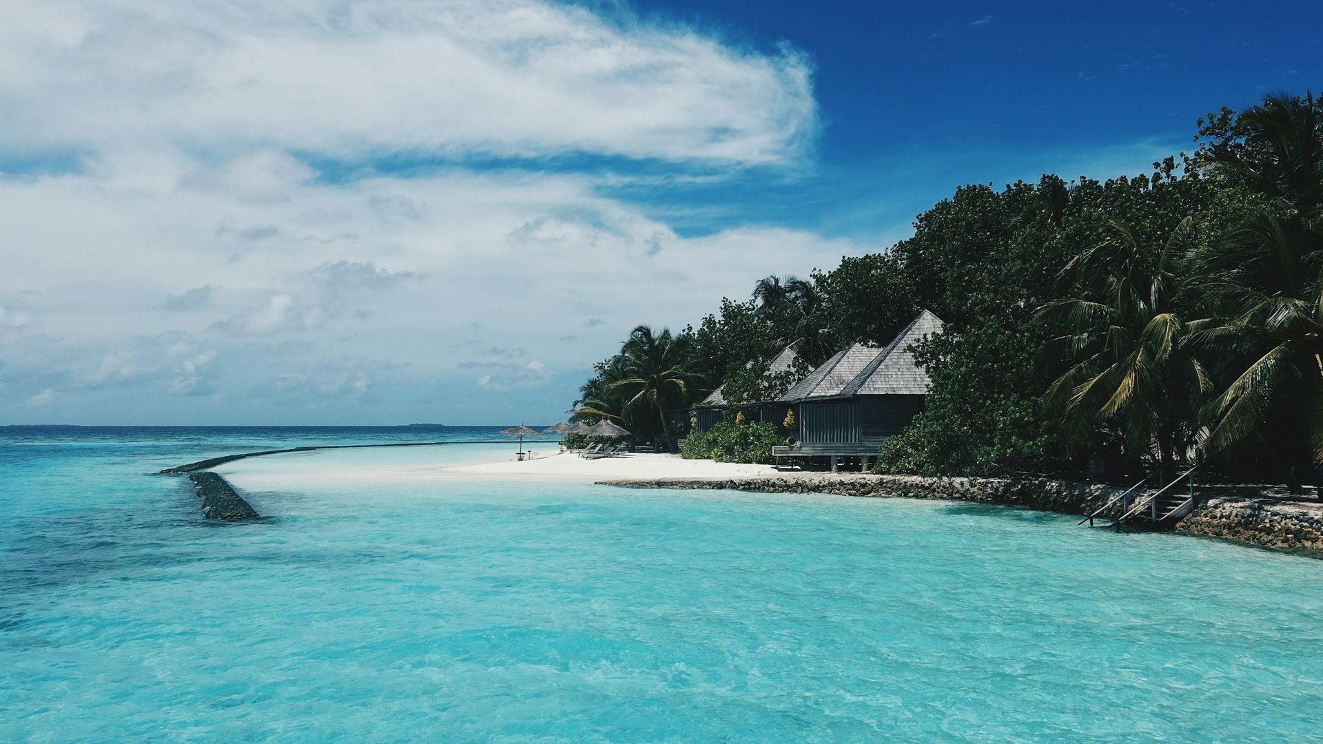 There is a small island in the middle of the ocean.