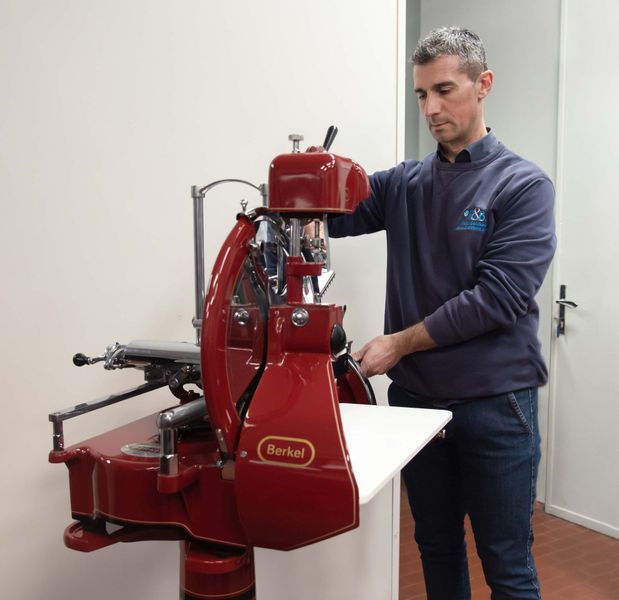 Restauro di affettatrici Berkel