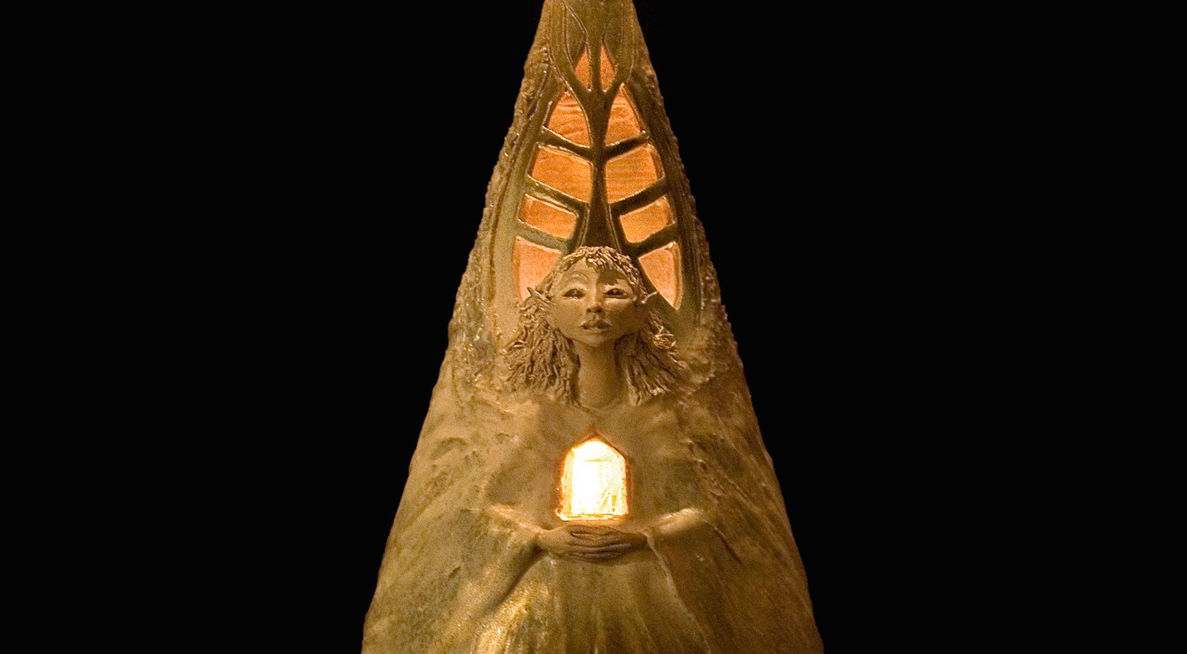 Keramisch licht-object met bergkristal