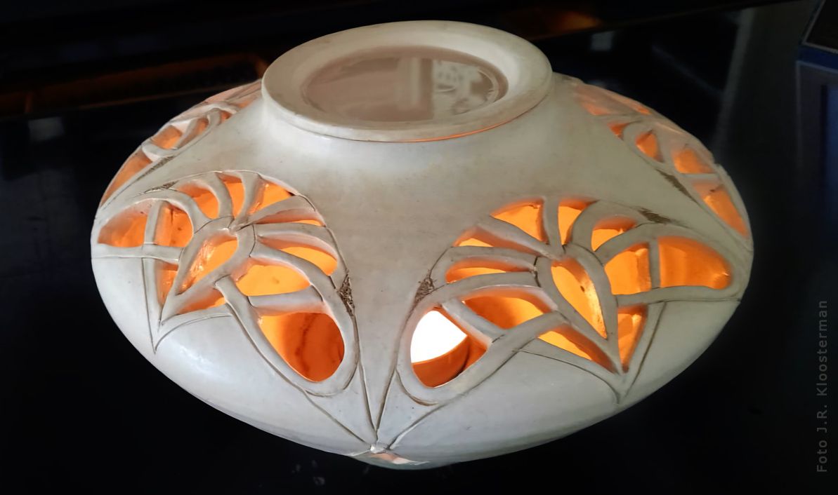 Lichtschaal met brandend licht