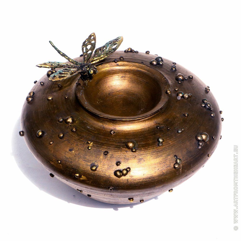 Bronzen libelle-urn