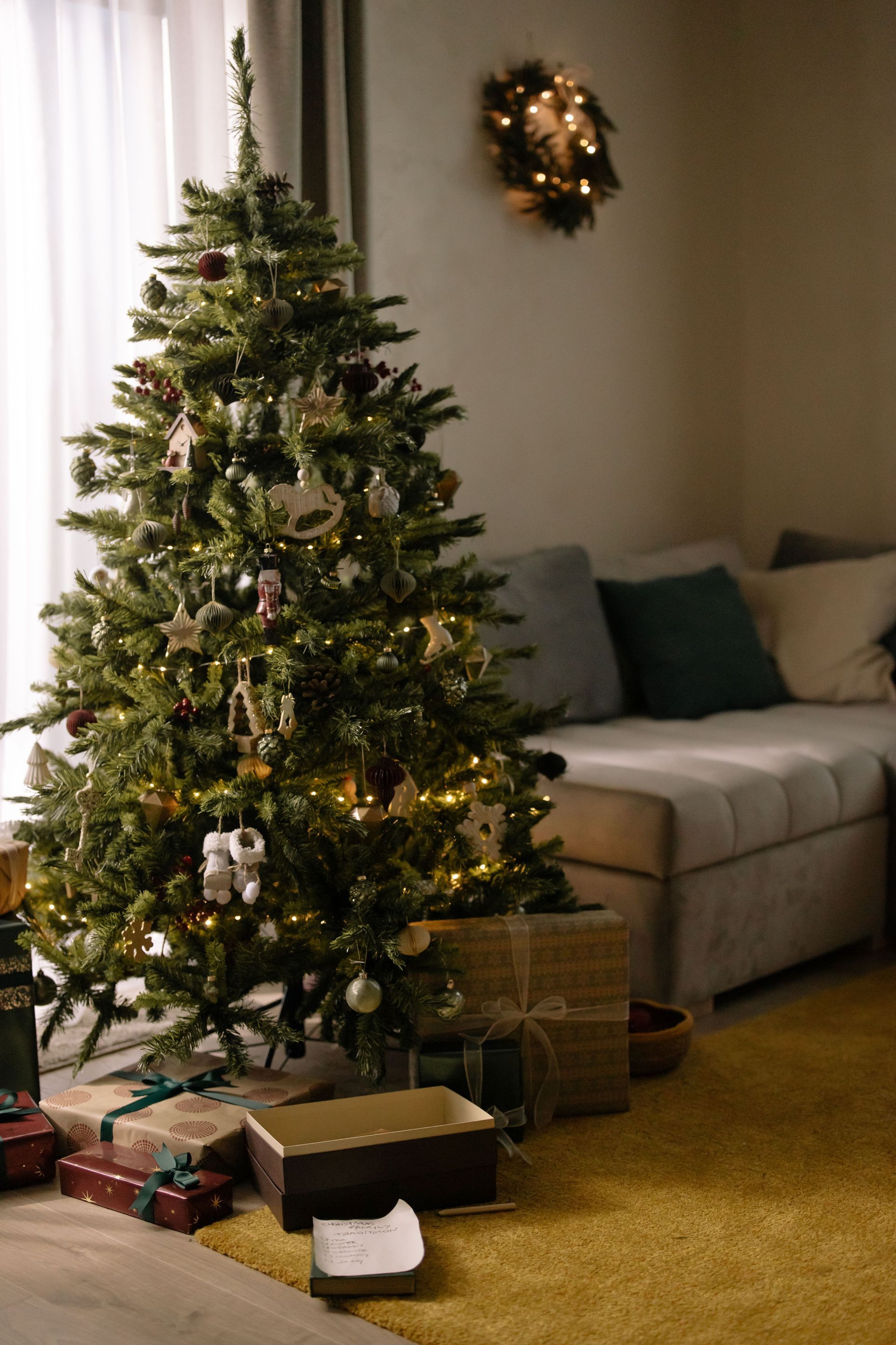 Bride and bridesmaids with bouquets. The bride wears a white gown, the bridesmaids wear dresses and hold floral bouquets.