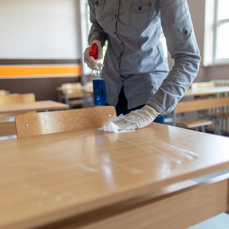 LIMPIEZA A ESCUELAS