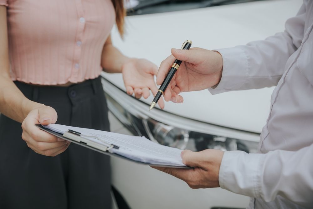 Exchanging insurance info after a car accident