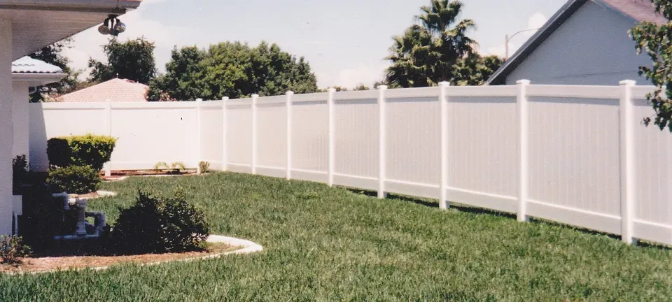 PVC fence — Brooksville, FL — AARO Fence Inc. PVC fence — Brooksville, FL — AARO Fence Inc.
