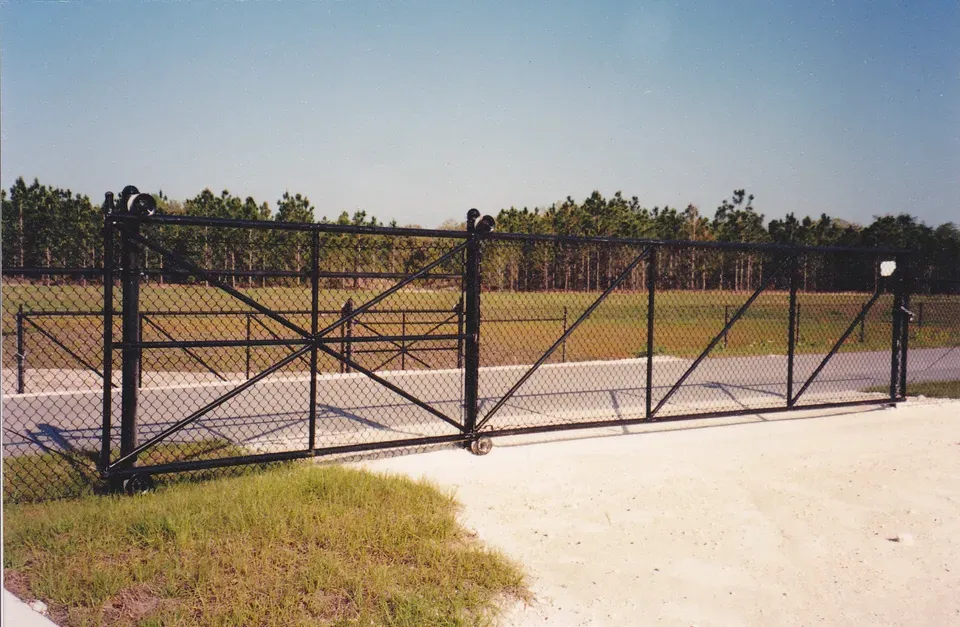 Cantilever gate — Brooksville, FL — AARO Fence Inc. Cantilever gate — Brooksville, FL — AARO Fence Inc.
